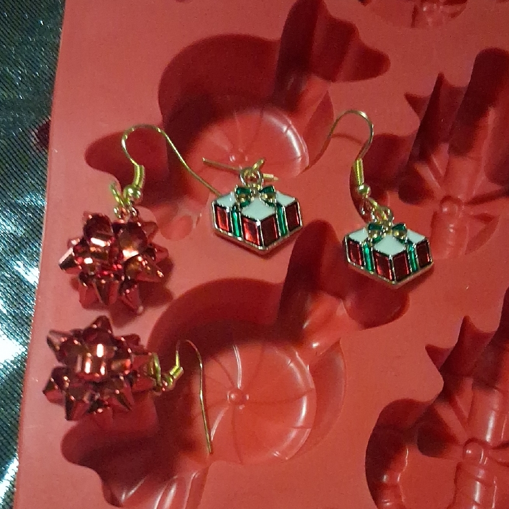 Elegant Red and Green Gift Box Earrings